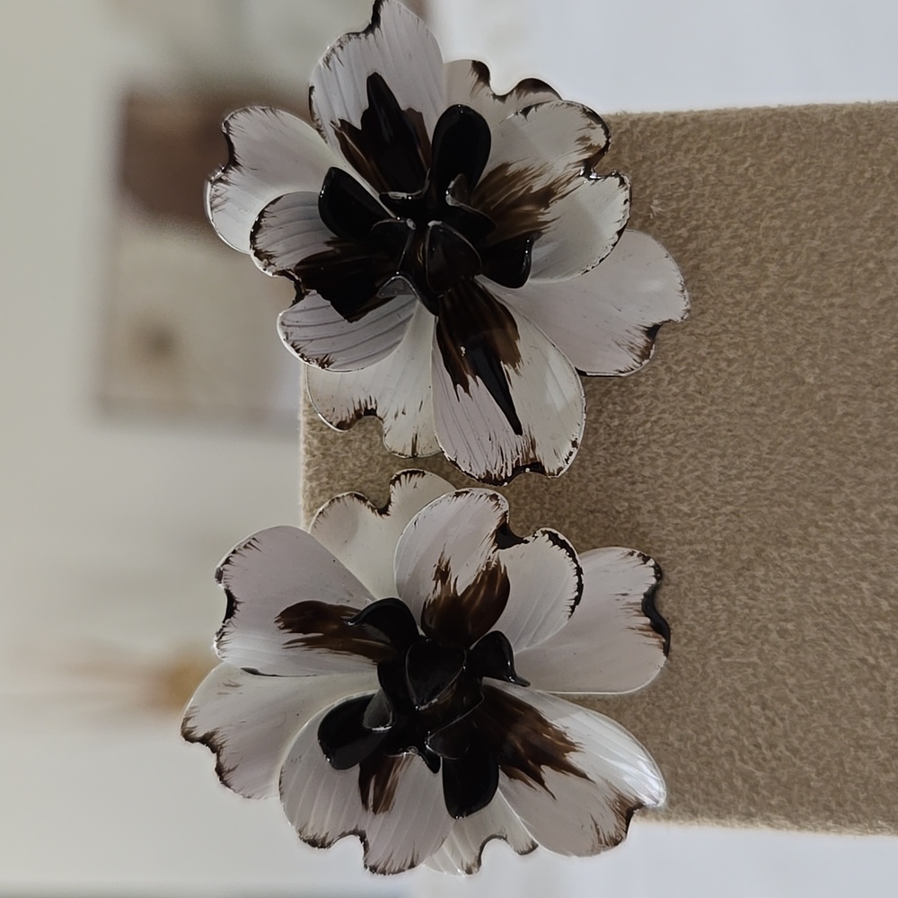 Vintage Unsigned Enamel Magnolia Clip-on Earrings